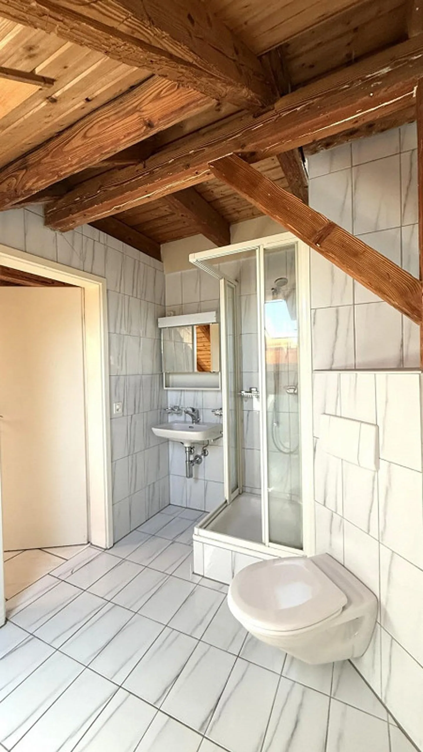 Neu renoviert mit grosser Zinnenterrasse und herrlicher Aussicht - Photo 11 sur 12