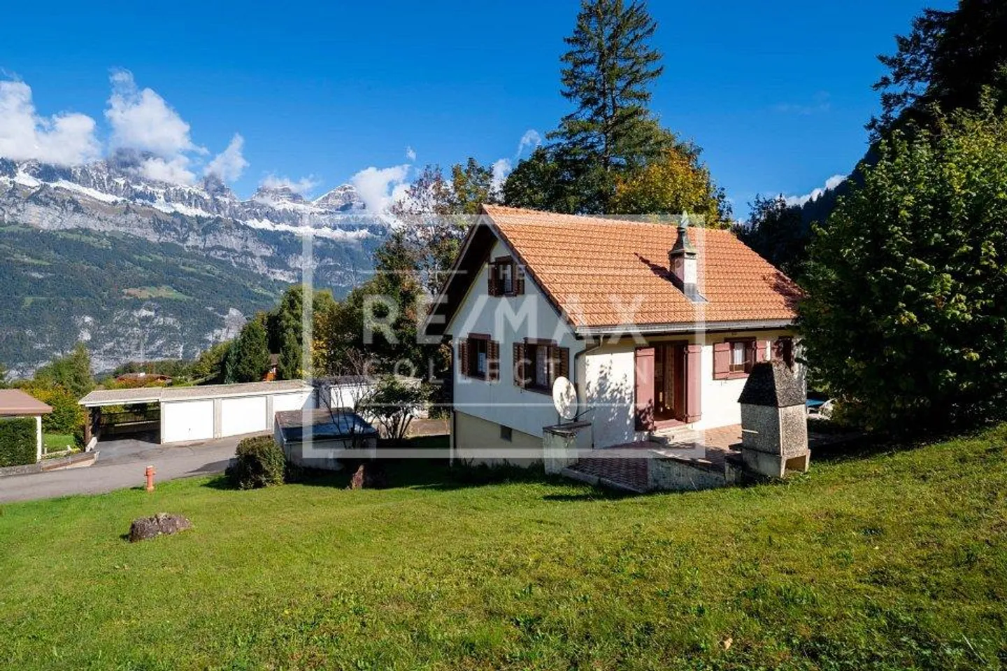 Holiday home with panoramic view in the Flumserberge ski area - Photo 1 of 13