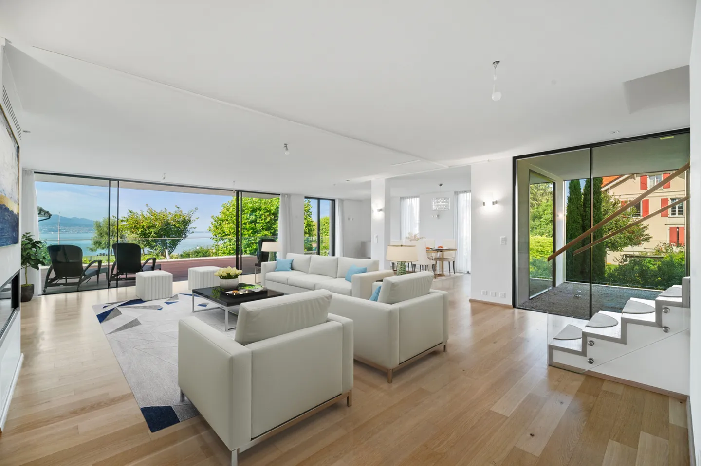 Hochwertige Duplexwohnung mit Panoramablick, 2. Reihe vom See - Foto 1 von 9