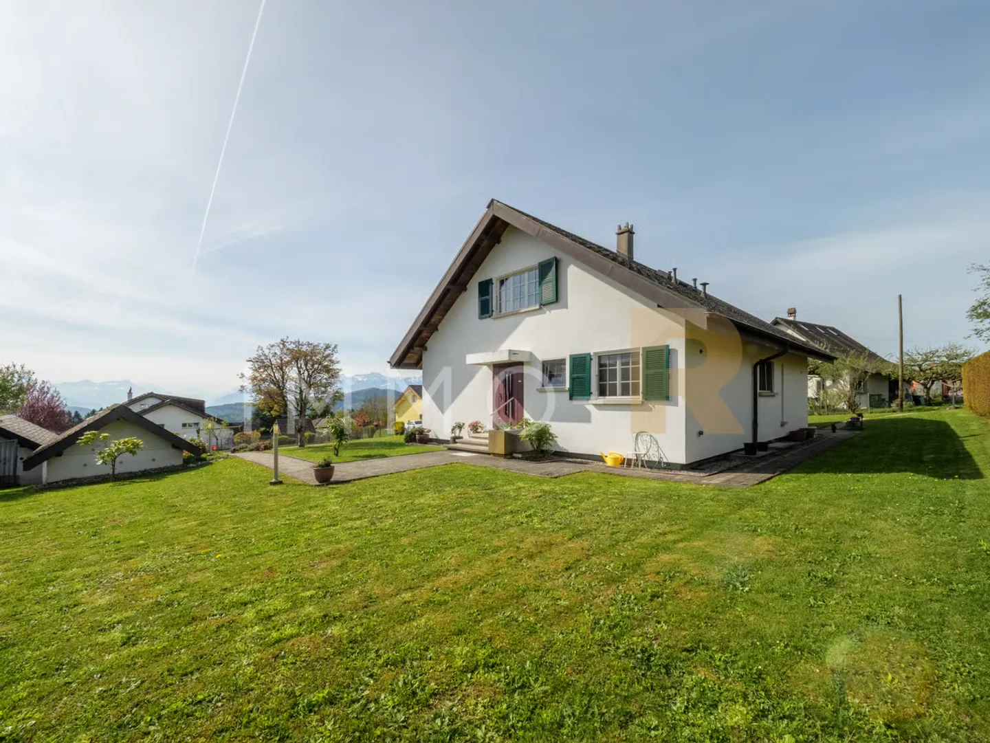 Einfamilienhaus mit Blick auf die Alpen auf einem Grundstück von 800 m² - Foto 1 von 11