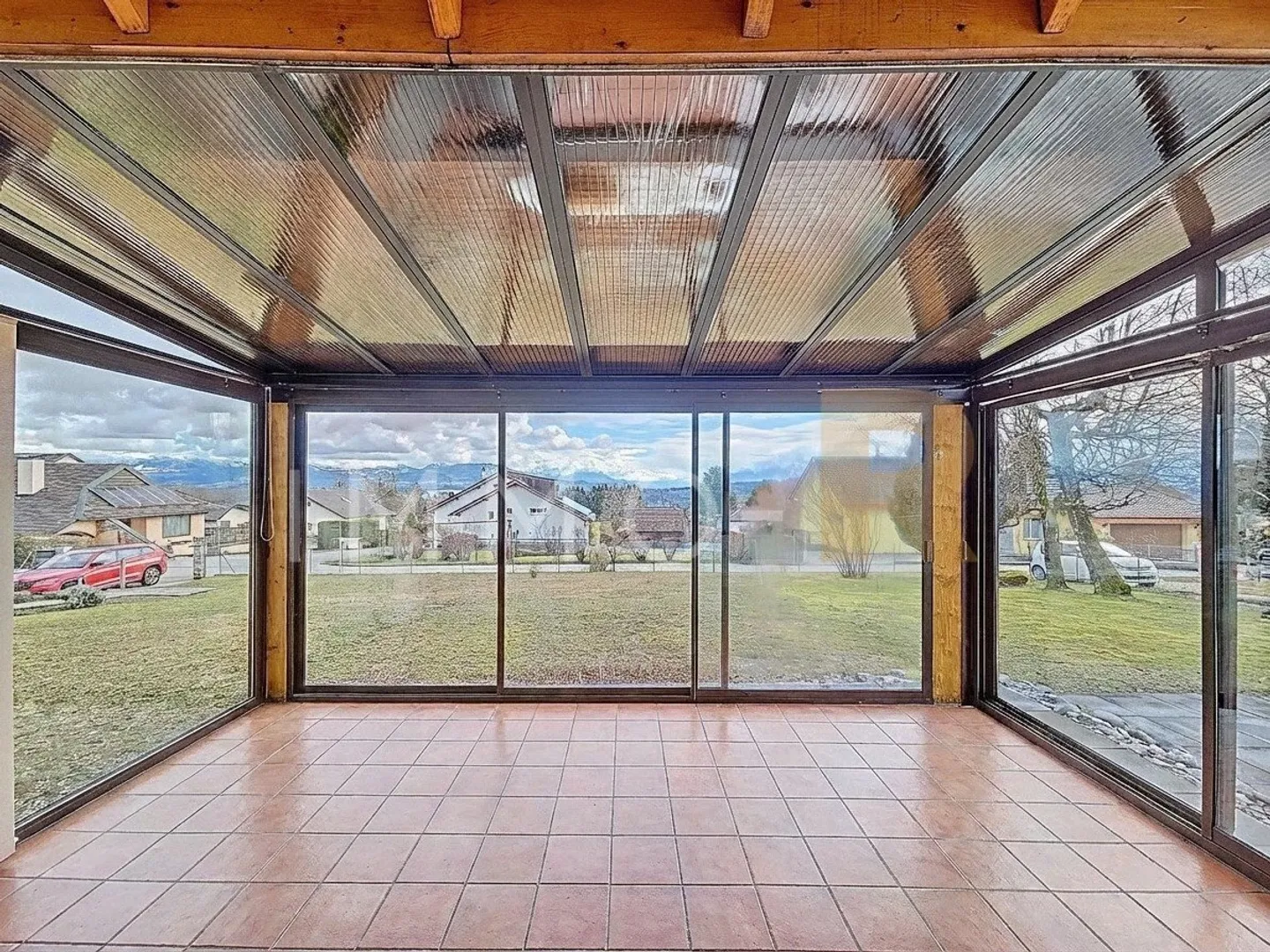 Einfamilienhaus mit Blick auf die Alpen auf einem Grundstück von 800 m² - Foto 9 von 11