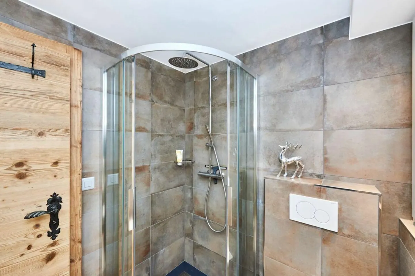 Luxury Apartment in the Heart of the City - Photo 17 of 22