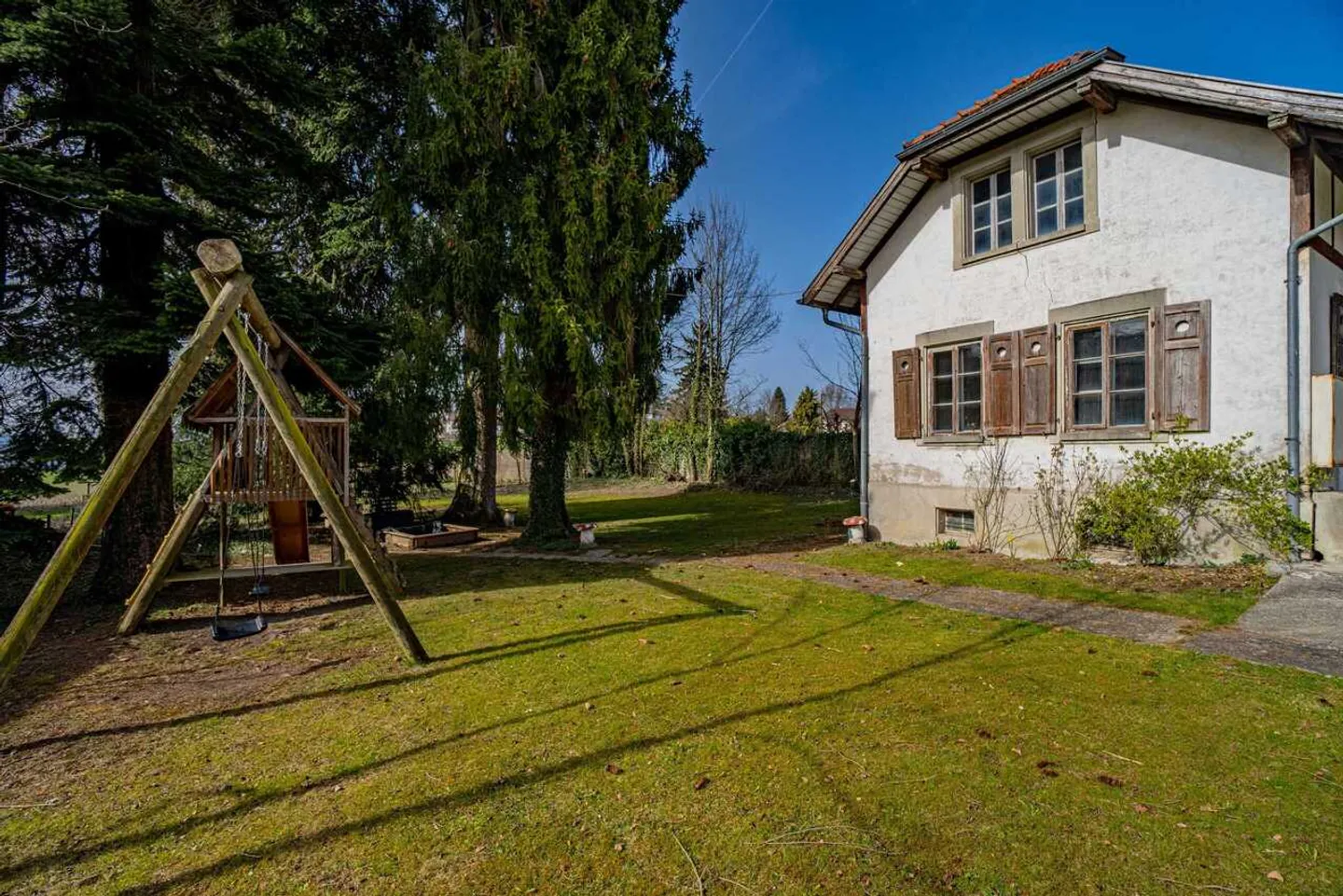 Villa del produttore con tre appartamenti, inclusa riserva di terreno edificabile e terreni agricoli - Foto 9 di 13