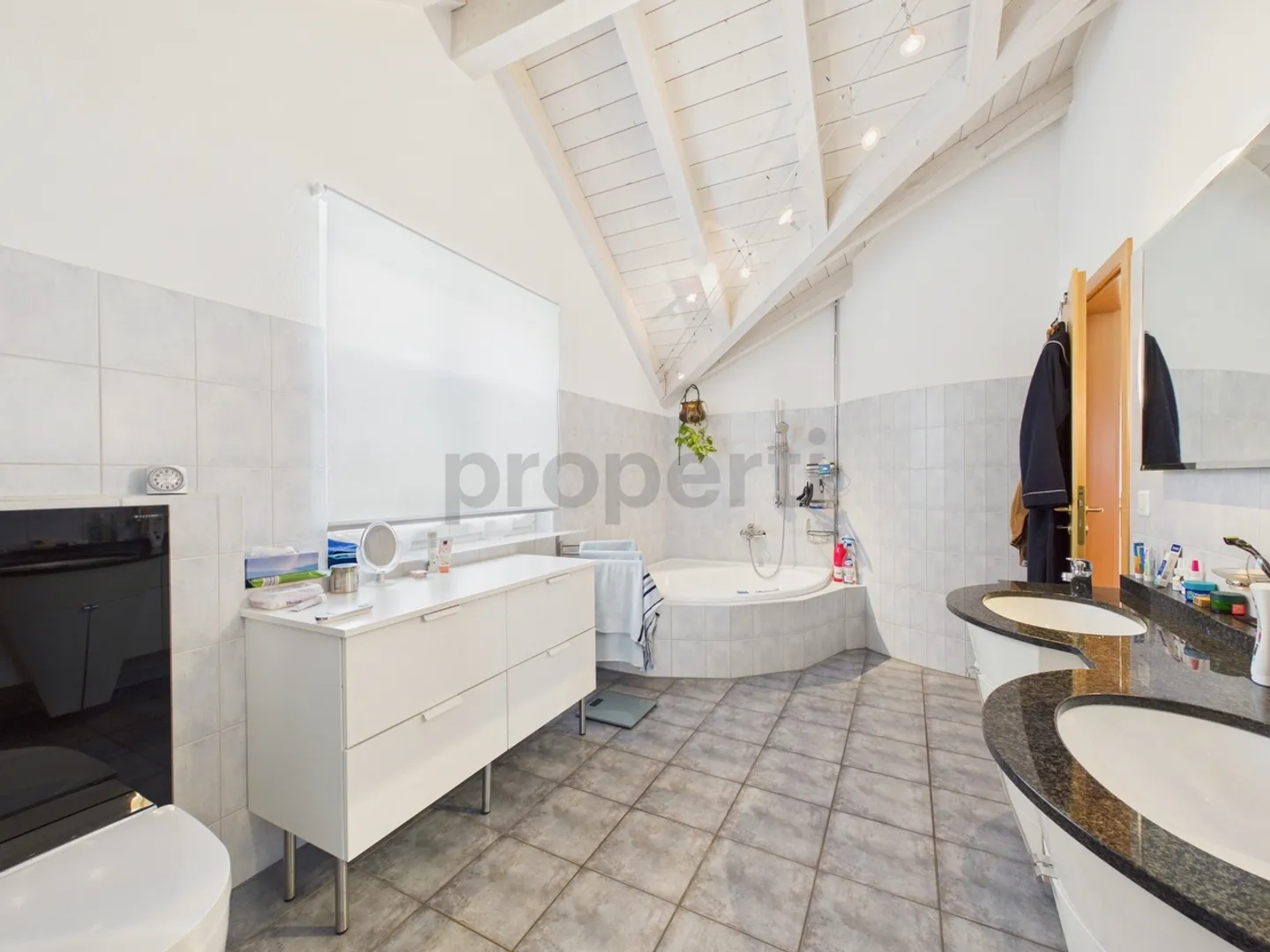 Grande giardino ad uso esclusivo, terrazza di 250 m² e disposizione flessibile degli spazi (4.5 / 5.5 stanze) - Foto 9 di 12