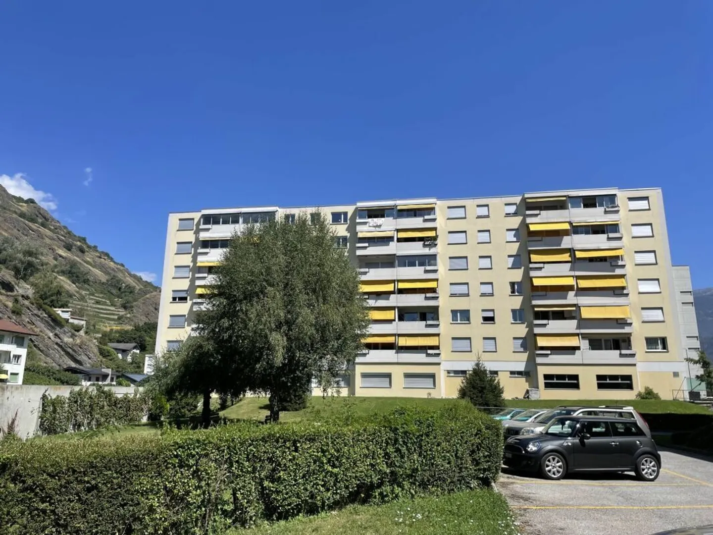 New! Renovated 3.5-room apartment in Sion - Photo 2 of 9