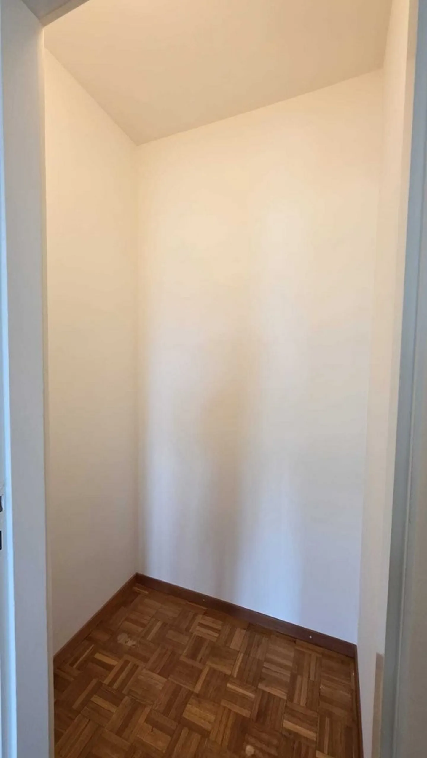 Appartement spacieux entièrement rénové avec grand balcon - Photo 7 sur 9