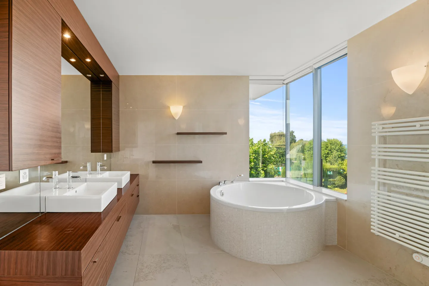 Hochwertige Duplexwohnung mit Panoramablick, 2. Reihe vom See - Foto 8 von 9