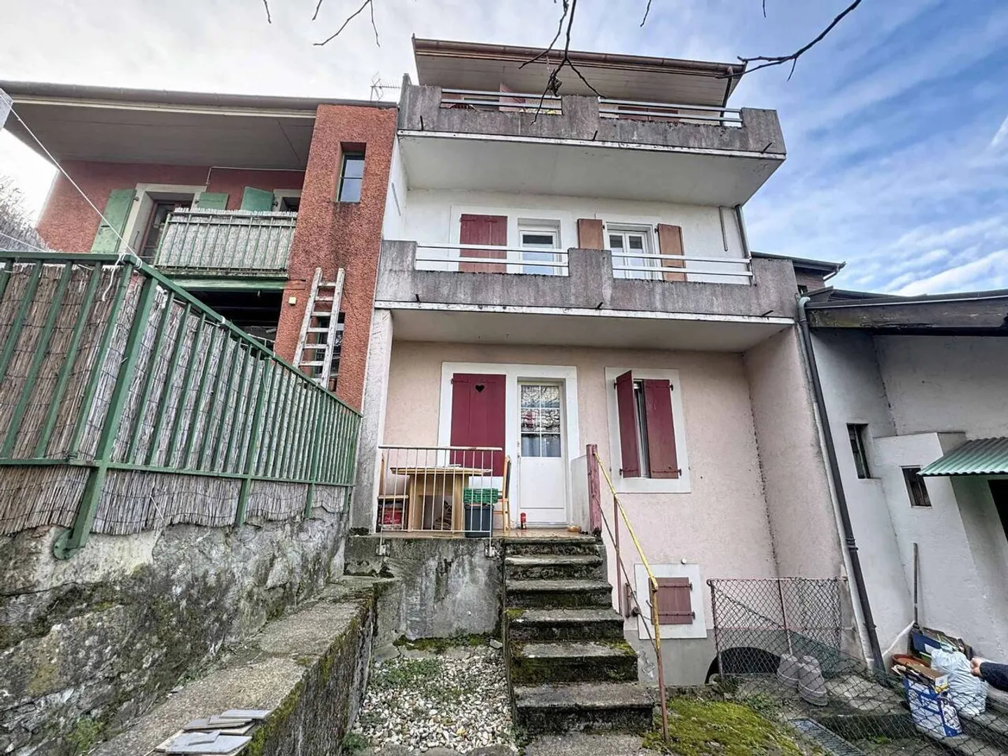 Incantevole edificio con 3 appartamenti - Foto 1 di 12