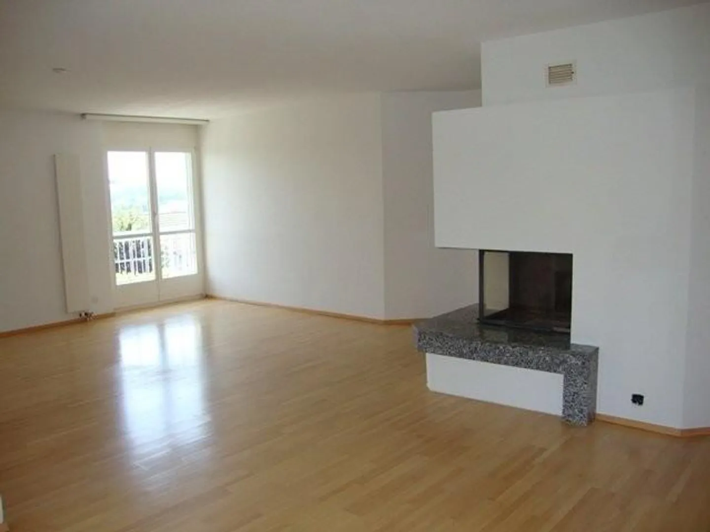 Grosszügige 4.5 Zimmerwohnung mit Gartensitzplatz - Foto 2 von 11