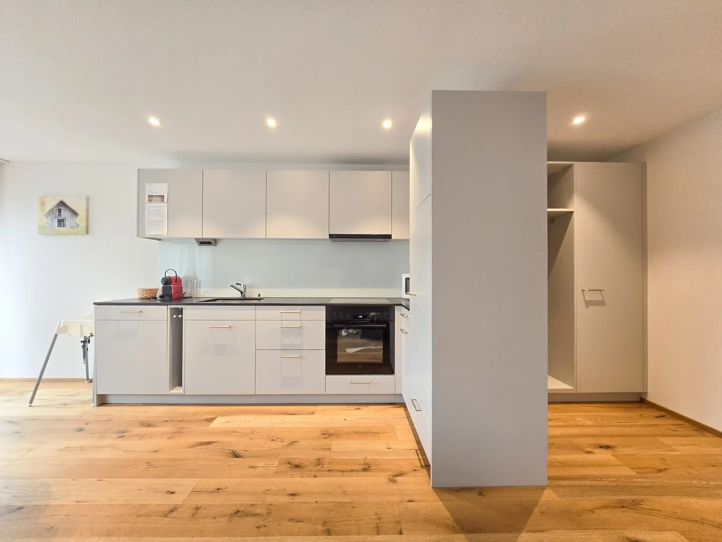 Appartement moderne de 2,5 pièces avec balcon et belle vue à Kandergrund - Photo 7 sur 21