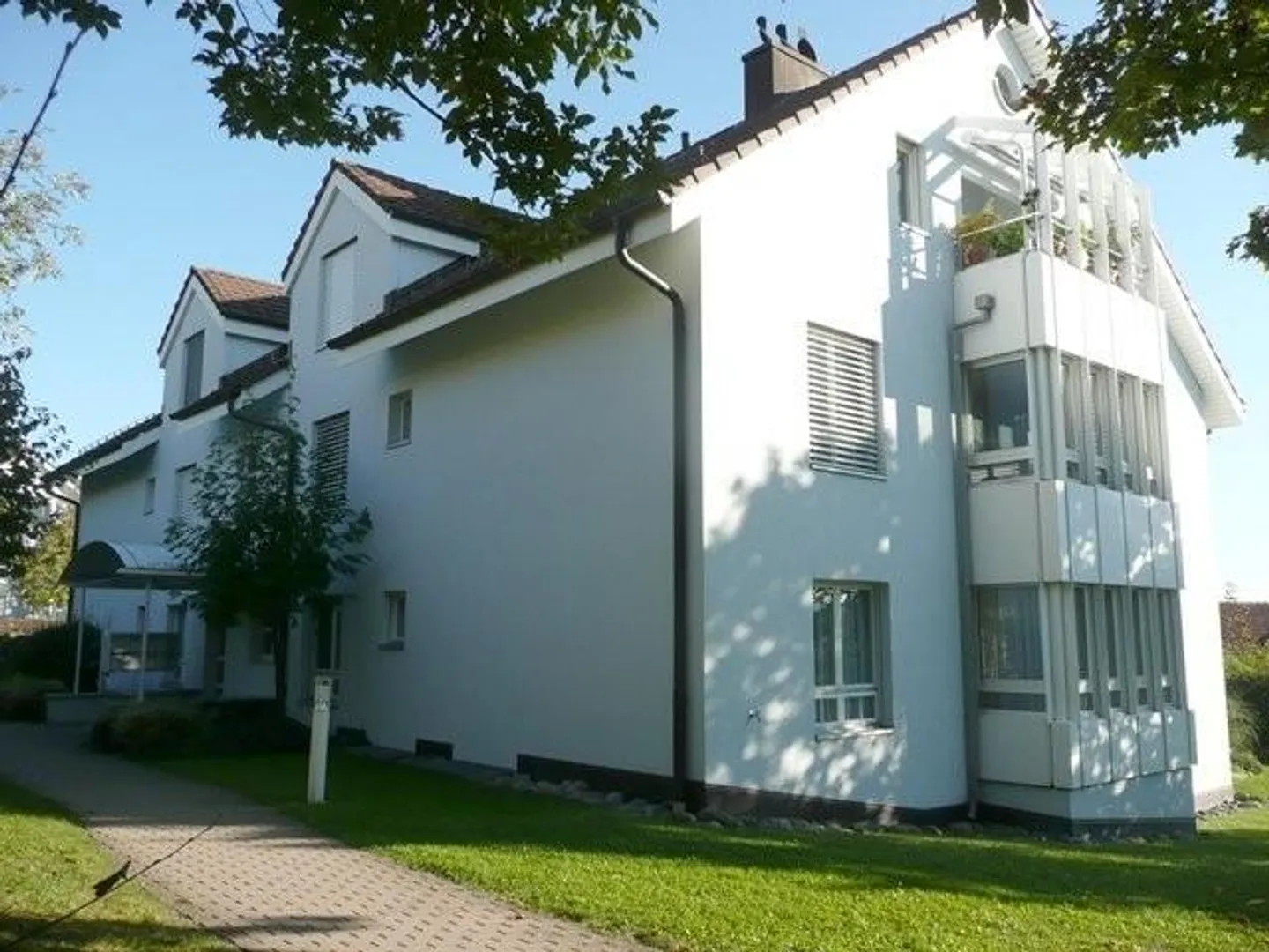 Grosszügige 4.5 Zimmerwohnung mit Gartensitzplatz - Foto 1 von 11