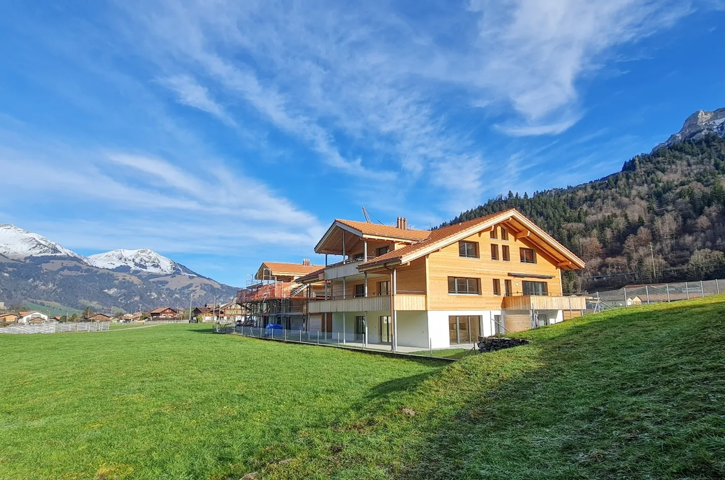 Appartement moderne de 2,5 pièces avec balcon et belle vue à Kandergrund - Photo 20 sur 21