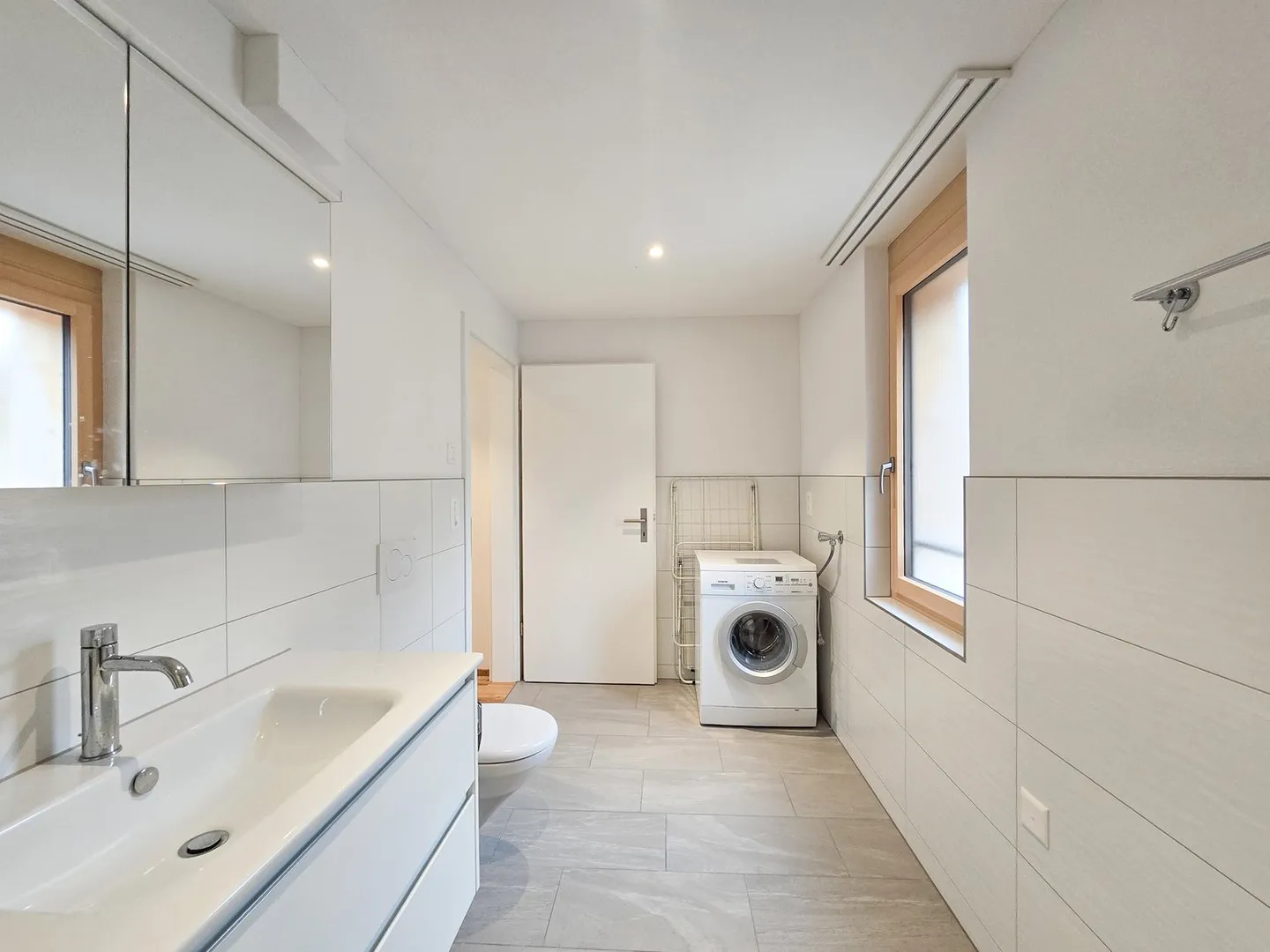 Appartement moderne de 2,5 pièces avec balcon et belle vue à Kandergrund - Photo 13 sur 21