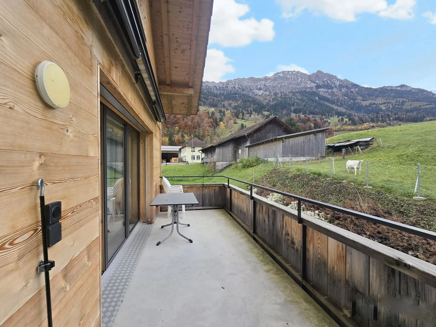 Appartement moderne de 2,5 pièces avec balcon et belle vue à Kandergrund - Photo 15 sur 21