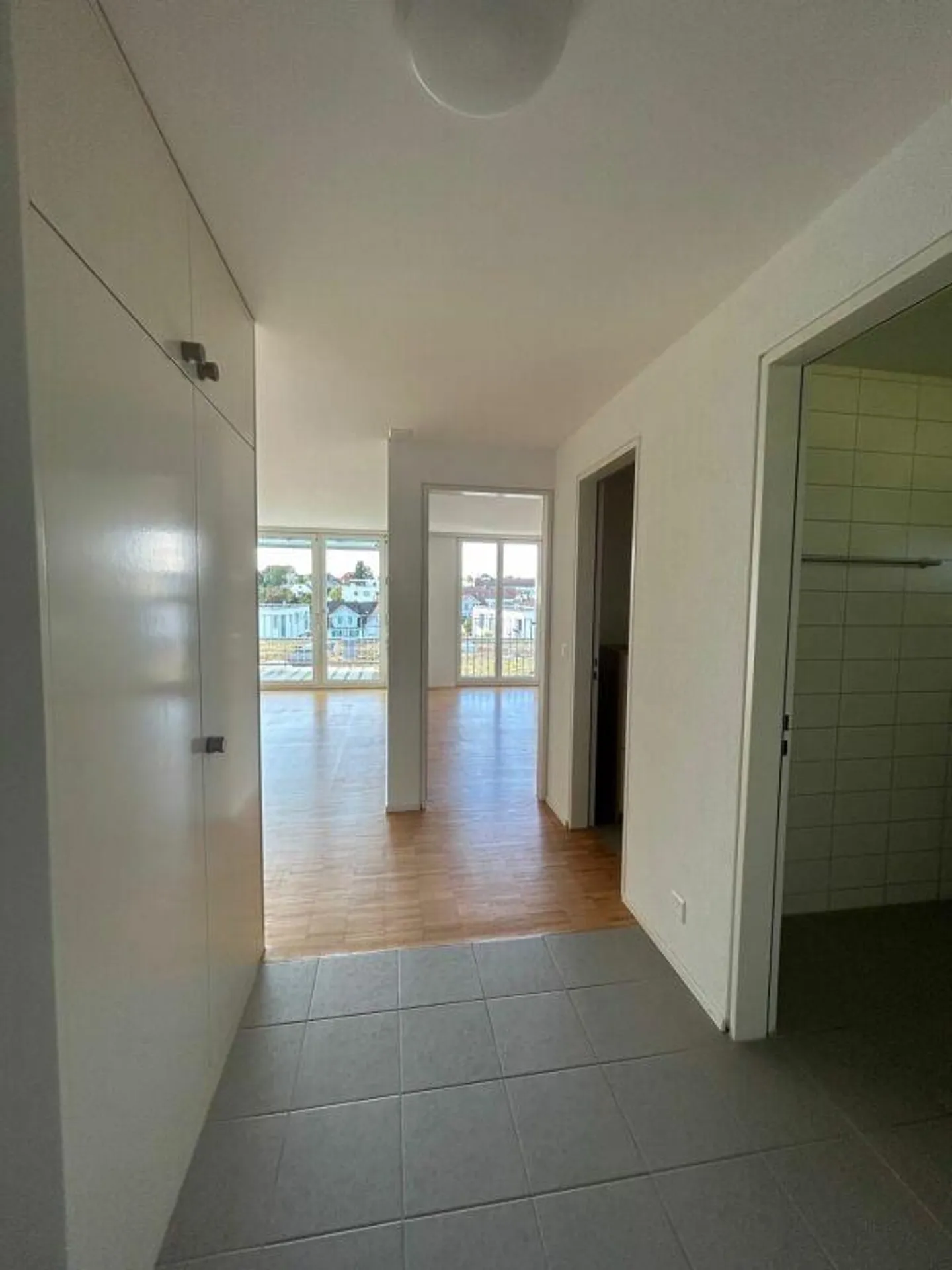 Appartement 3.5 pièces attrayant et bien entretenu dans un emplacement central - Photo 2 sur 8