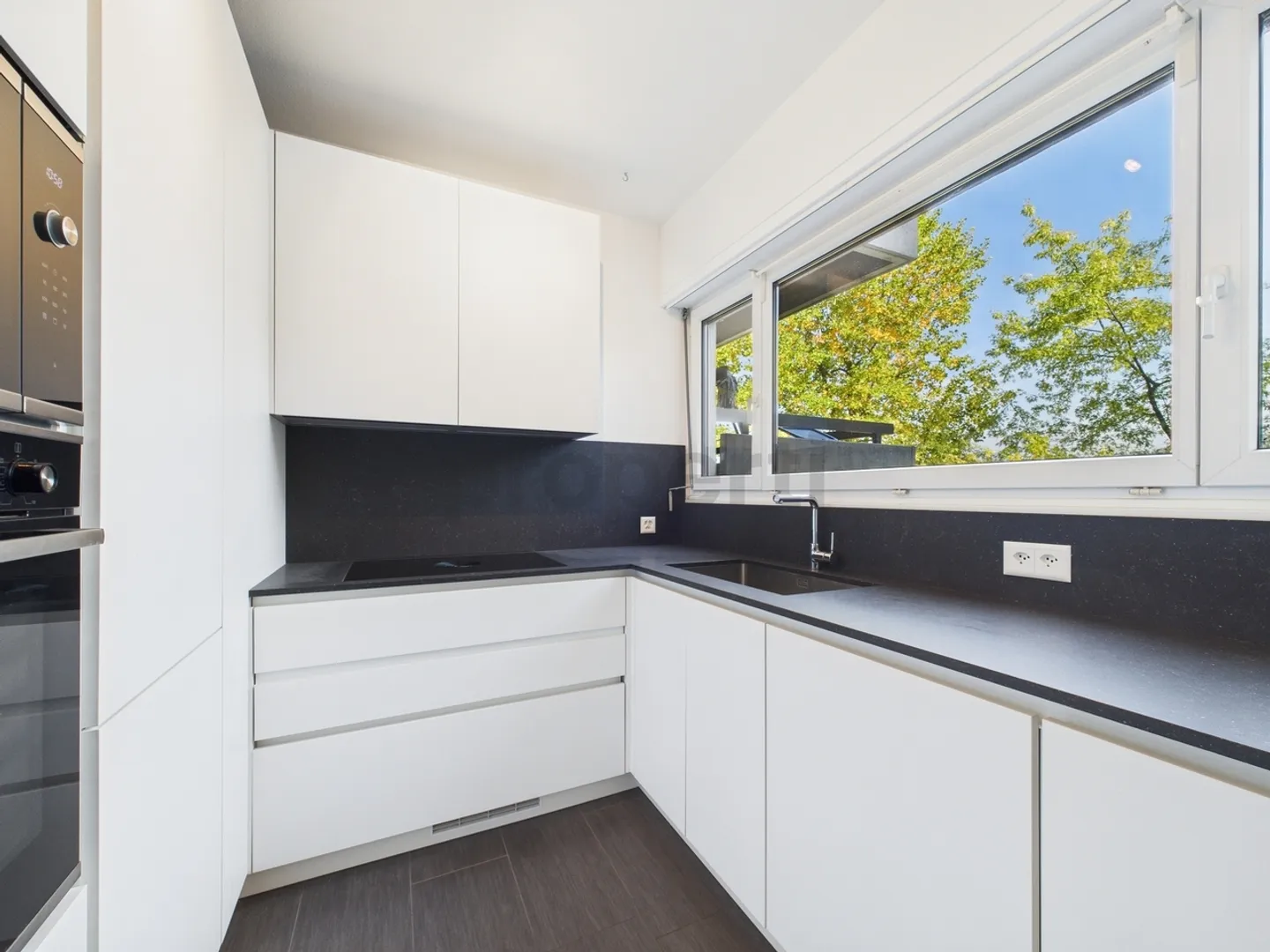 Splendide appartement rénové de 3,5 pièces avec vue sur le lac - Photo 1 sur 13