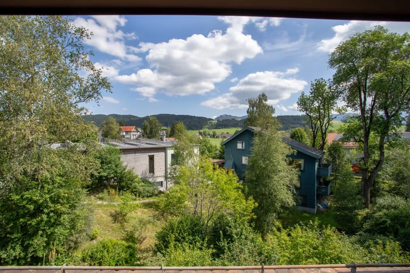Maison mitoyenne située au calme avec idylle de jardin et vue sur la montagne - Photo 7 sur 8