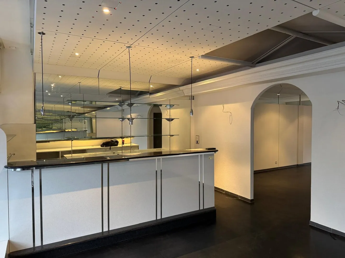 Magnificent commercial unit of approximately 113 m2 - Photo 2 of 21