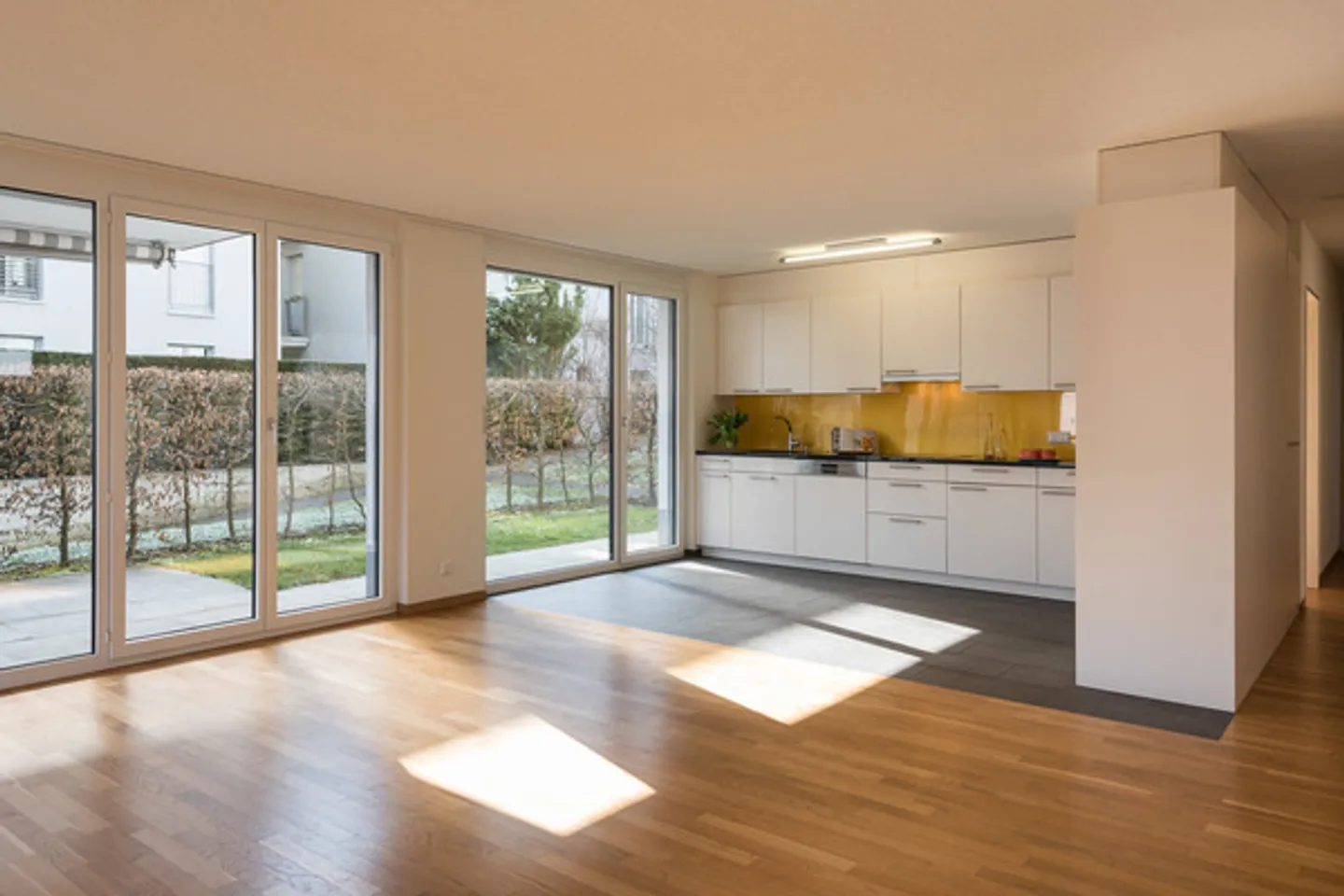 FAMILIENWOHNUNG IM GRÜNEN - Foto 1 von 8