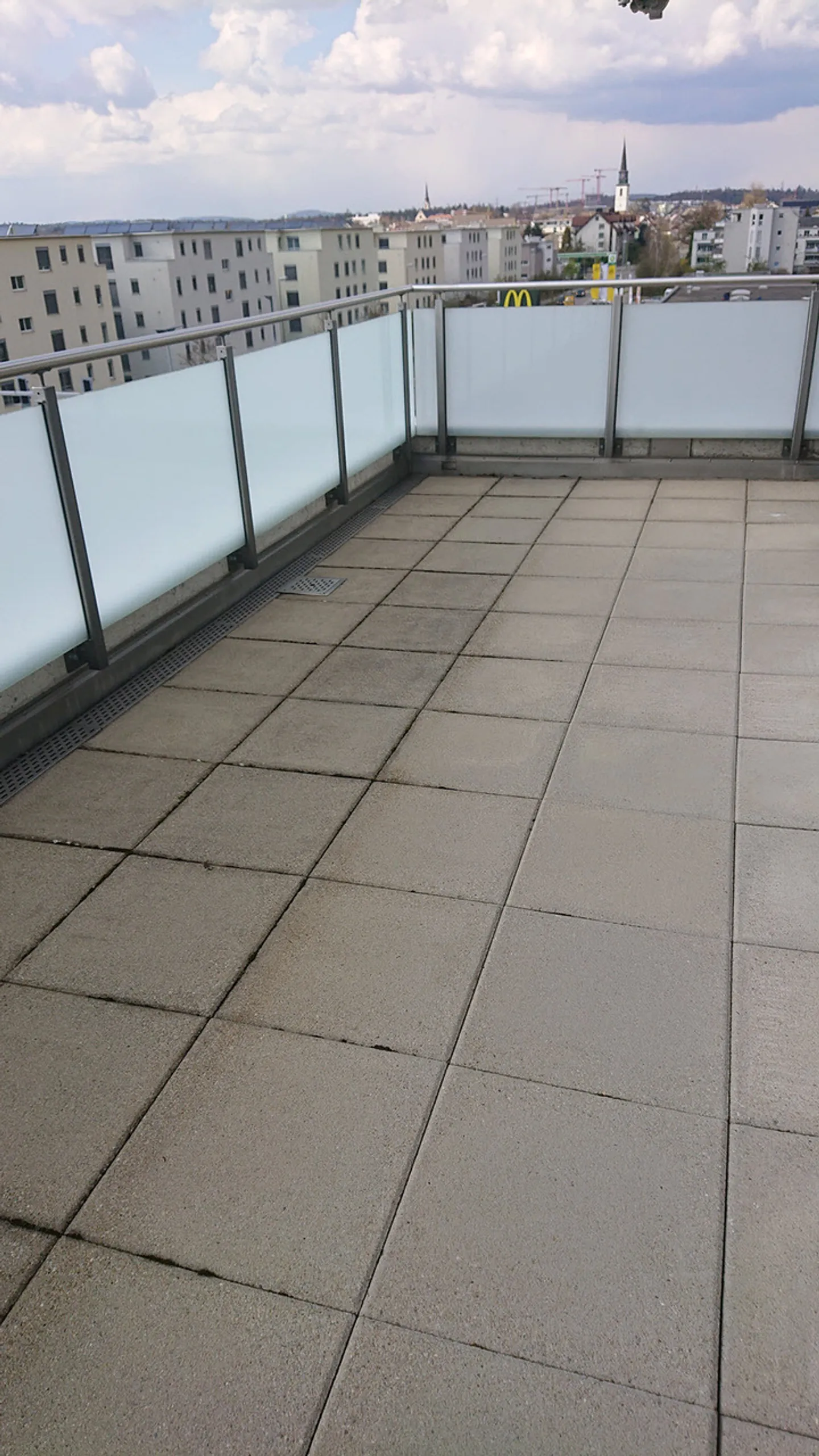Charmante Attikawohnung mit Terrasse - Foto 3 von 5