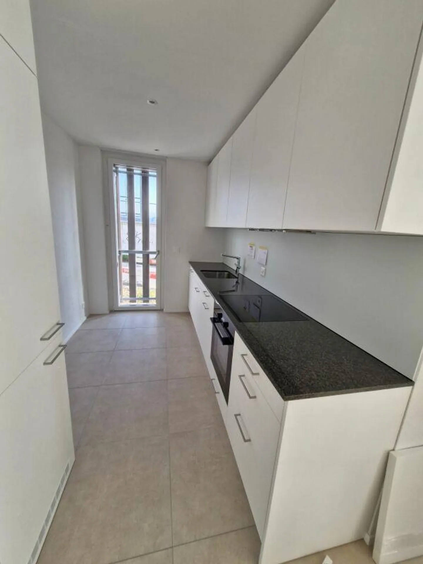 New, spacious 2.5-room apartment on the ground floor with "winter garden" - Photo 3 of 9