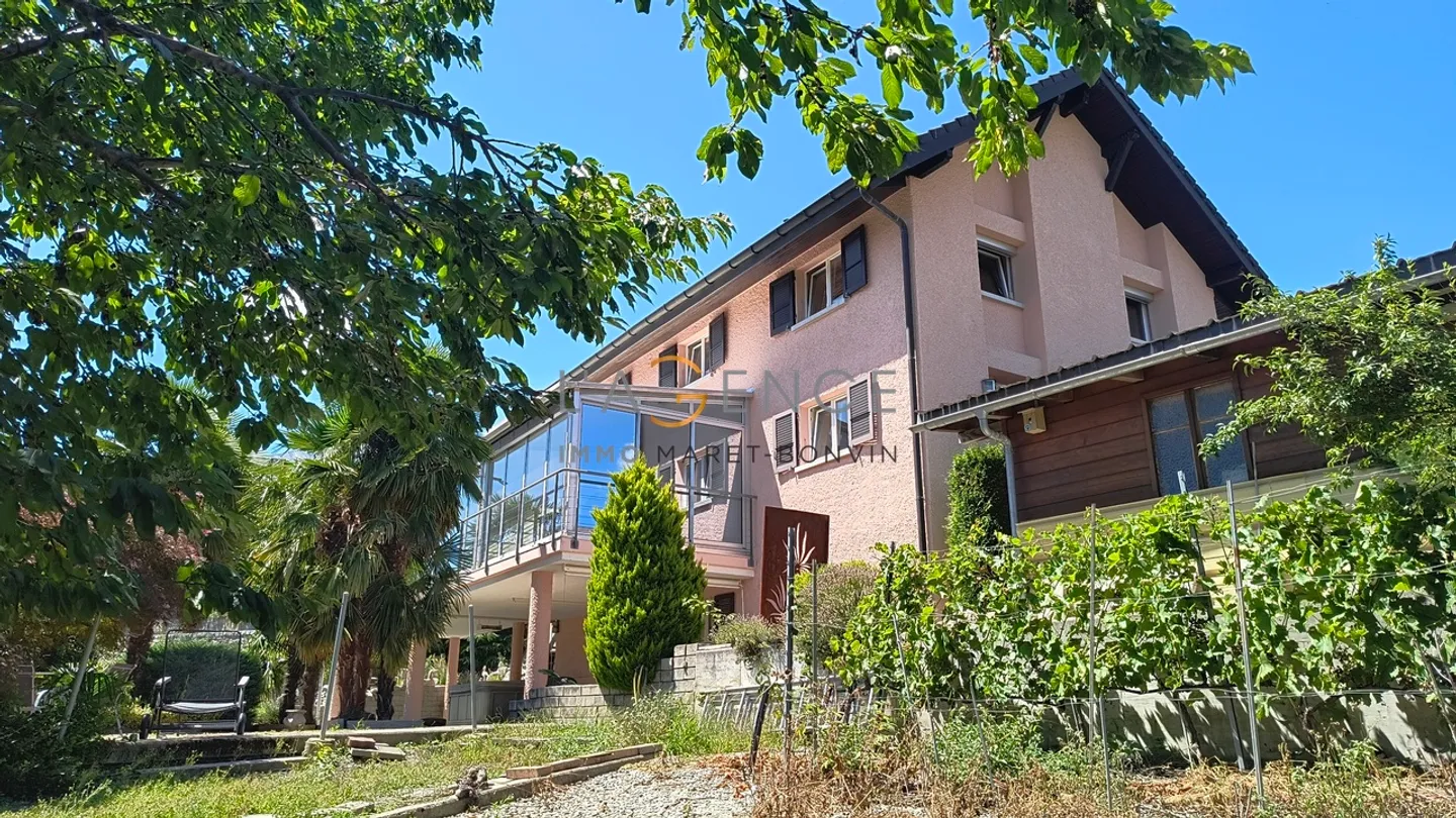 Casa 6 stanze - Foto 1 di 15