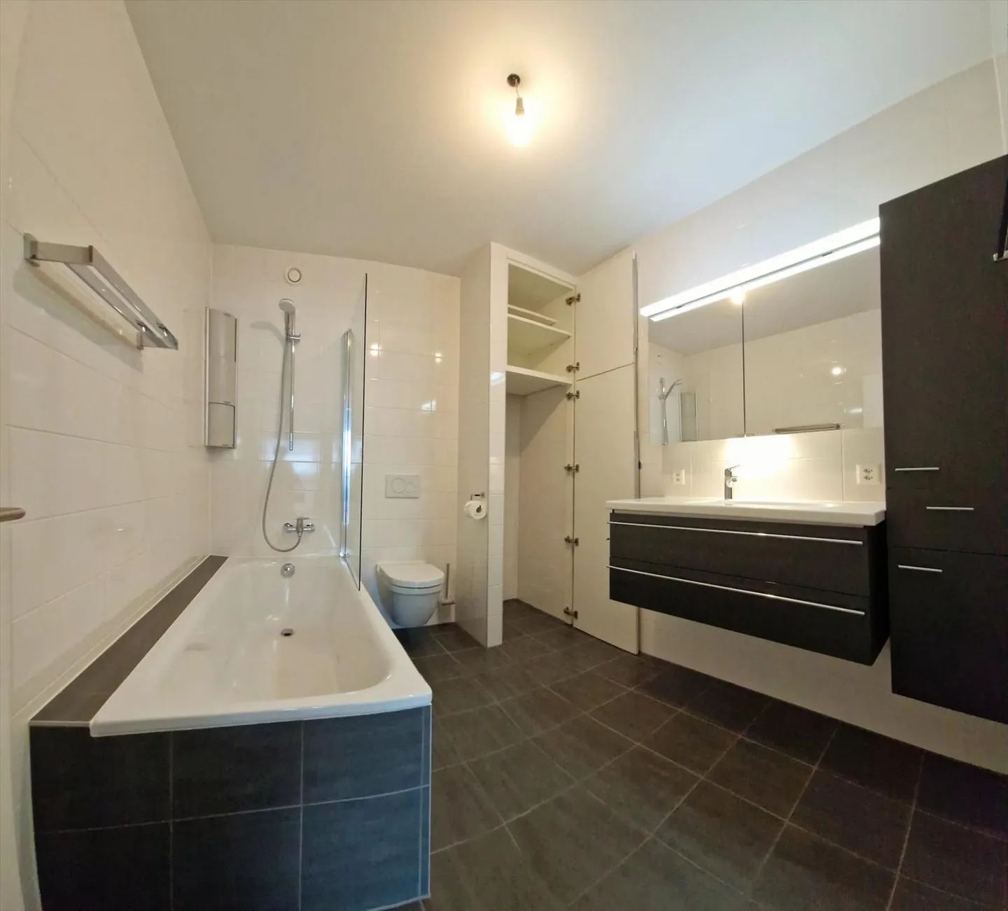 CHÊNE-BOURG | BEL APPARTAMENTO CON 4 CAMERE NEL SOTTOTETTO - Foto 11 di 13