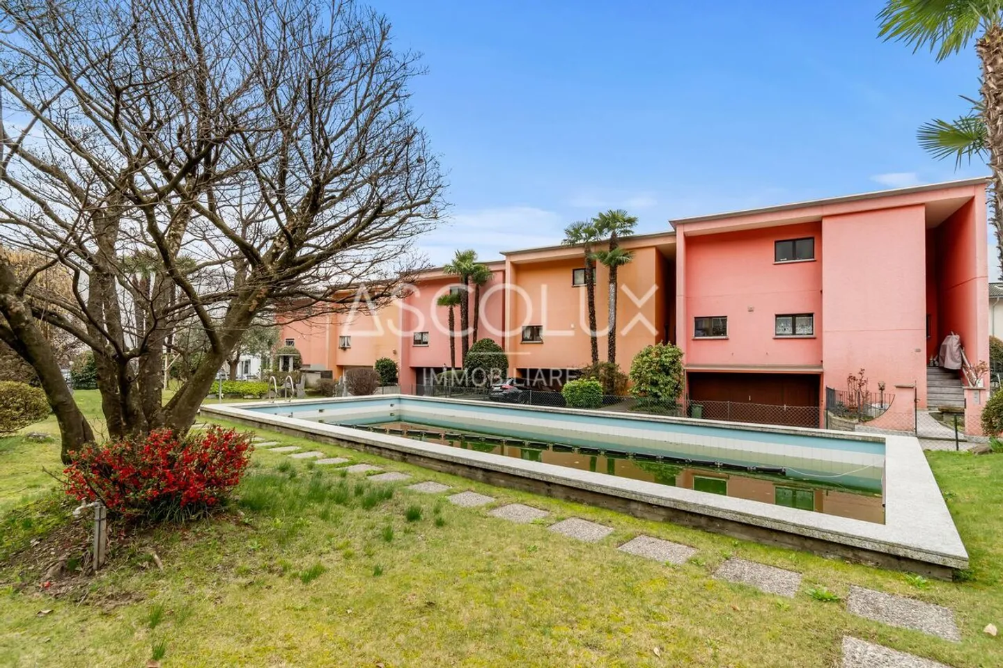 Maison mitoyenne de 5 pièces avec jardin privé et piscine extérieure commune - Photo 5 sur 13