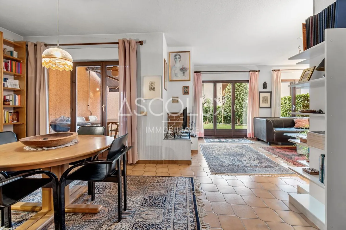 Maison mitoyenne de 5 pièces avec jardin privé et piscine extérieure commune - Photo 7 sur 13