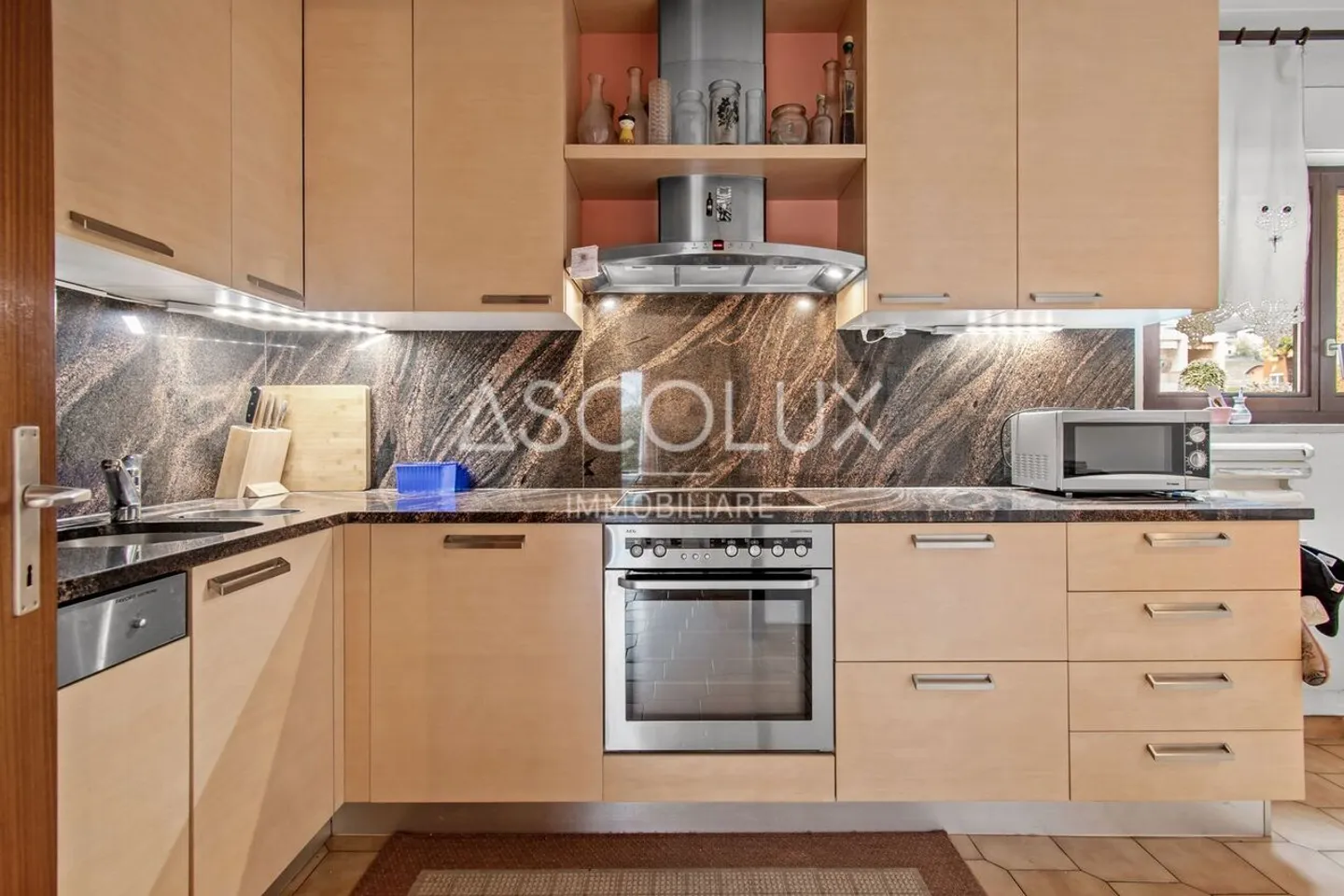 Maison mitoyenne de 5 pièces avec jardin privé et piscine extérieure commune - Photo 13 sur 13