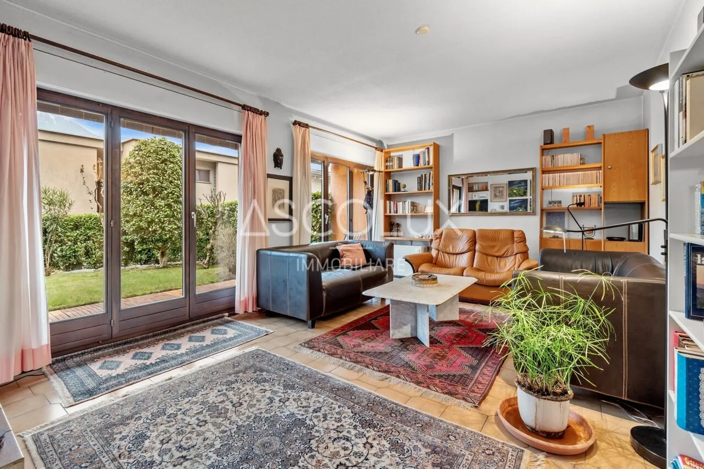 Maison mitoyenne de 5 pièces avec jardin privé et piscine extérieure commune - Photo 9 sur 13