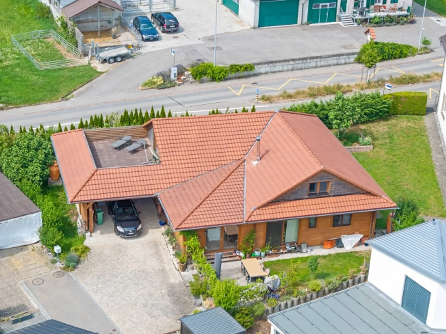 SENSO DI CHALET MODERNO NEL CUORE DI STÜSSLINGEN - Foto 1 di 8