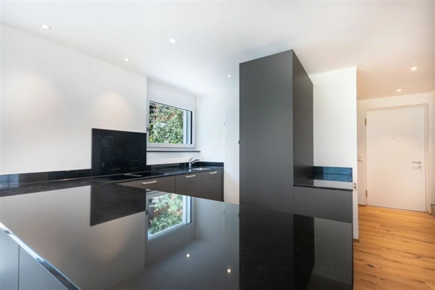 Nuova casa unifamiliare di 4,5 stanze con grande terrazza e studio aggiuntivo a Rothenbrunnen - Foto 6 di 12