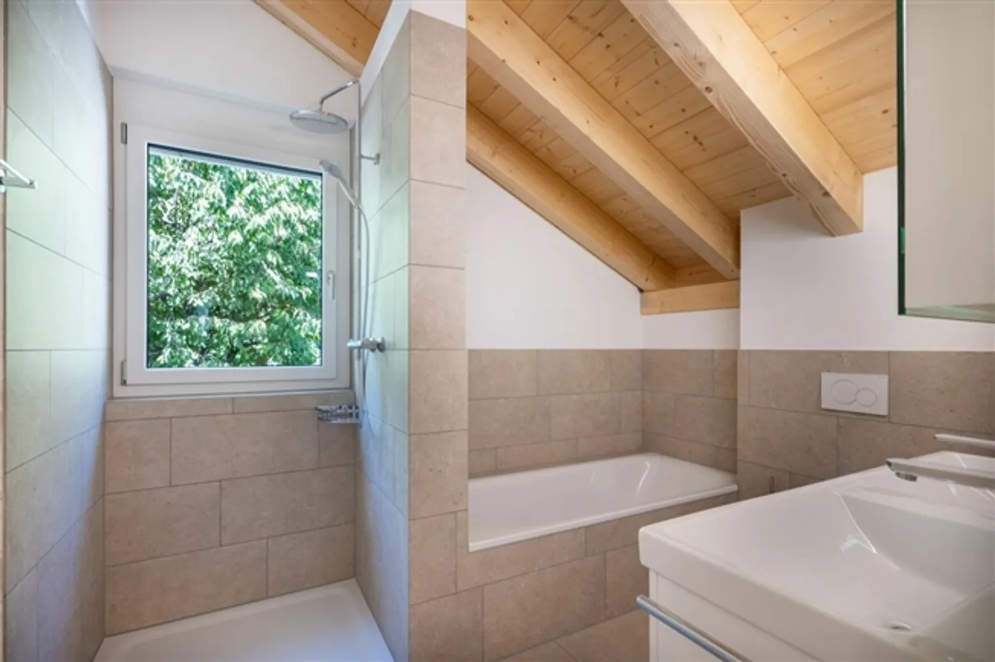 Nuova casa unifamiliare di 4,5 stanze con grande terrazza e studio aggiuntivo a Rothenbrunnen - Foto 8 di 12