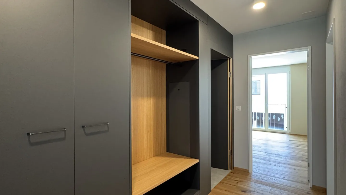 Appartement moderne de 4,5 pièces en standard de propriété - Photo 3 sur 13