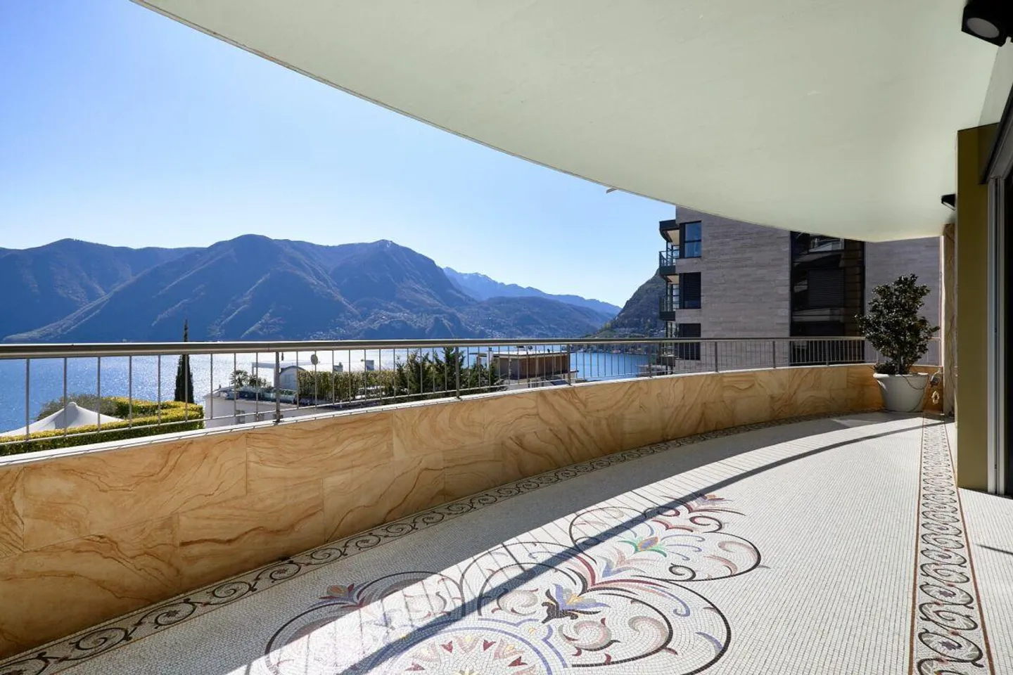 Lusso e vista lago nel cuore di Lugano - Photo 1 of 23