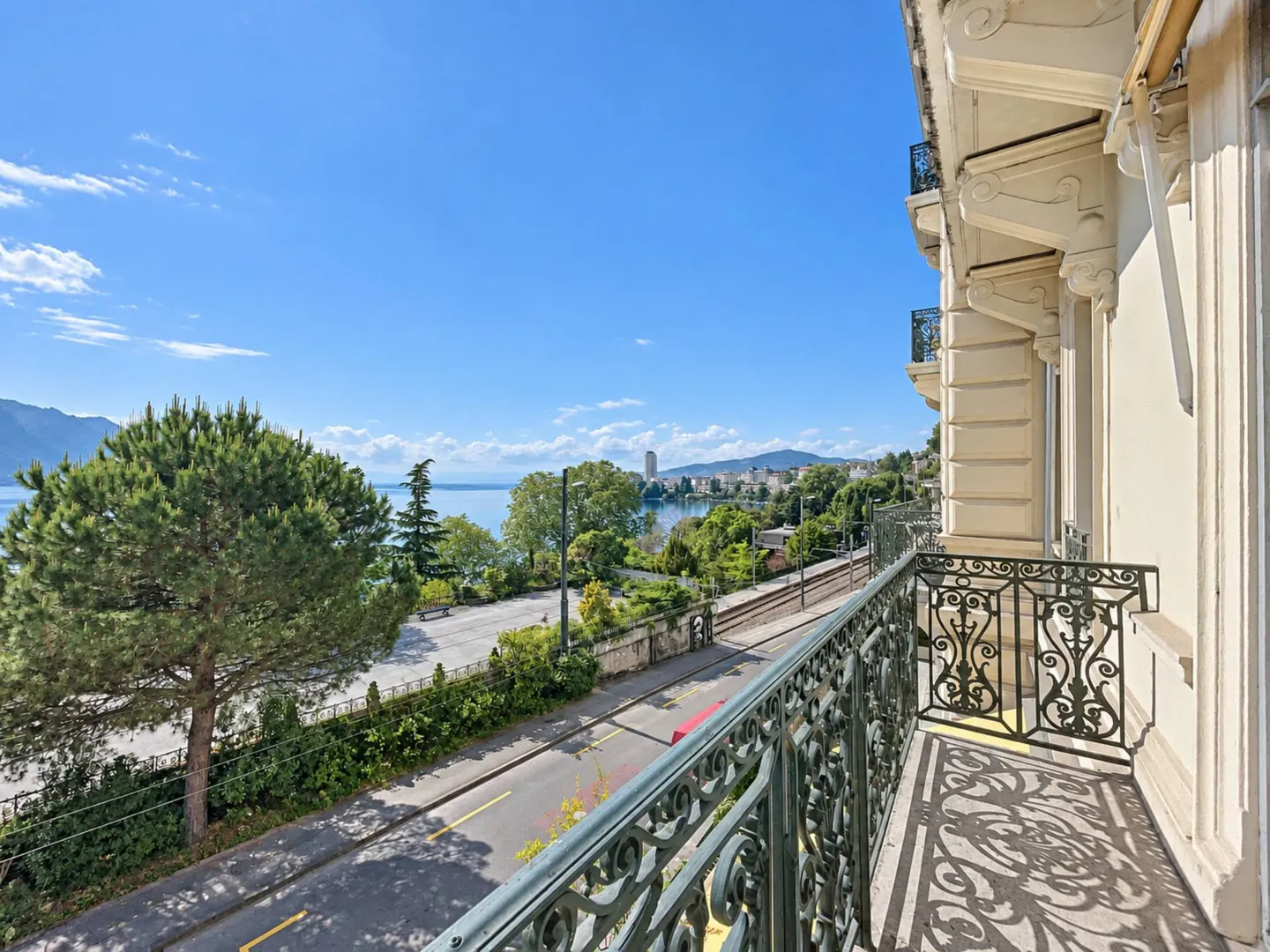 Helles Apartment mit Seeblick - Foto 1 von 6