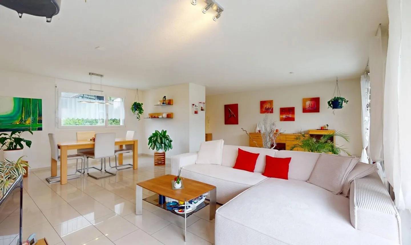 Modern apartment with large balcony - Photo 2 of 13