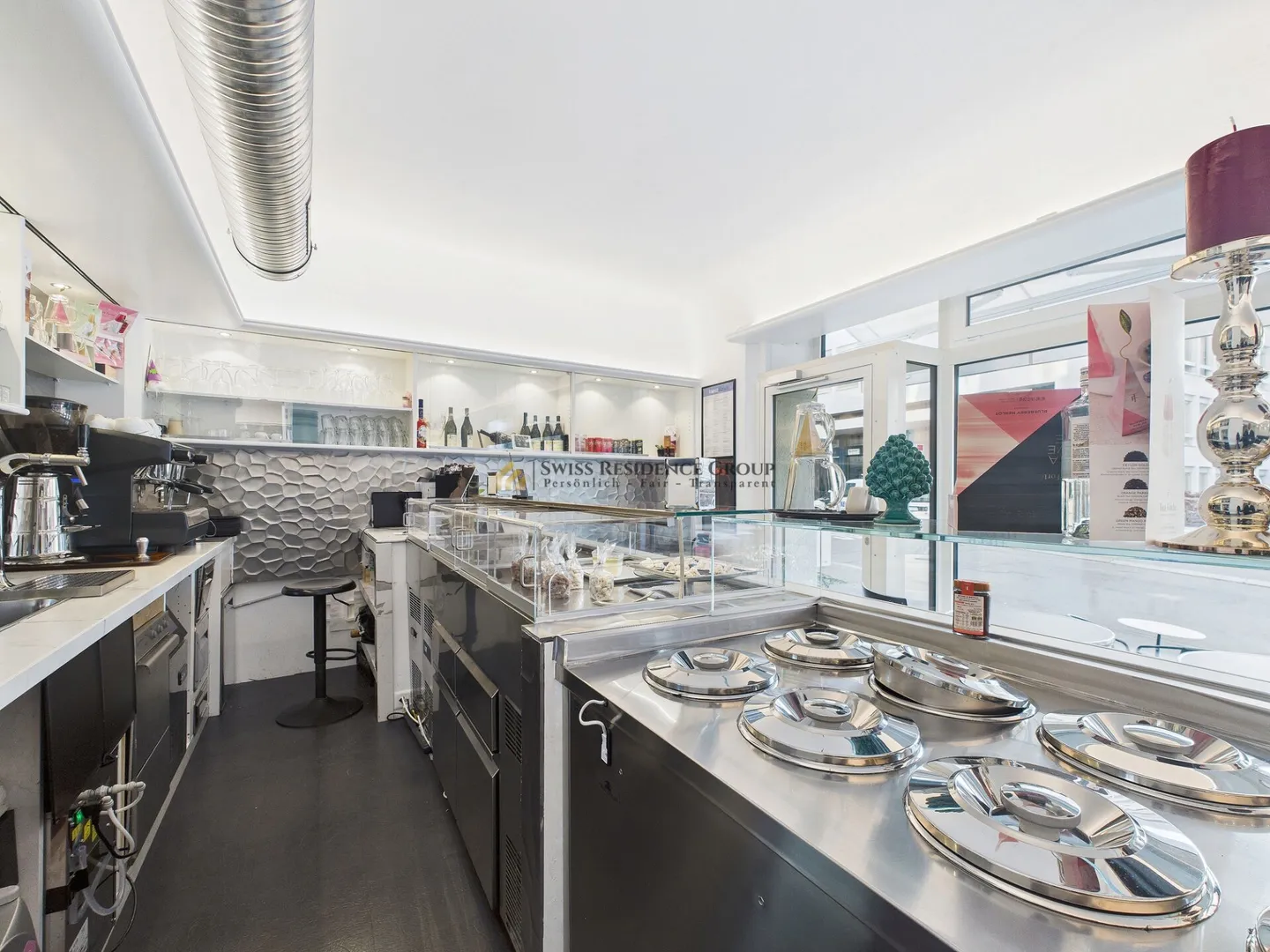 Ready-to-use gastronomy space with terrace in excellent Zurich location - Photo 4 of 12