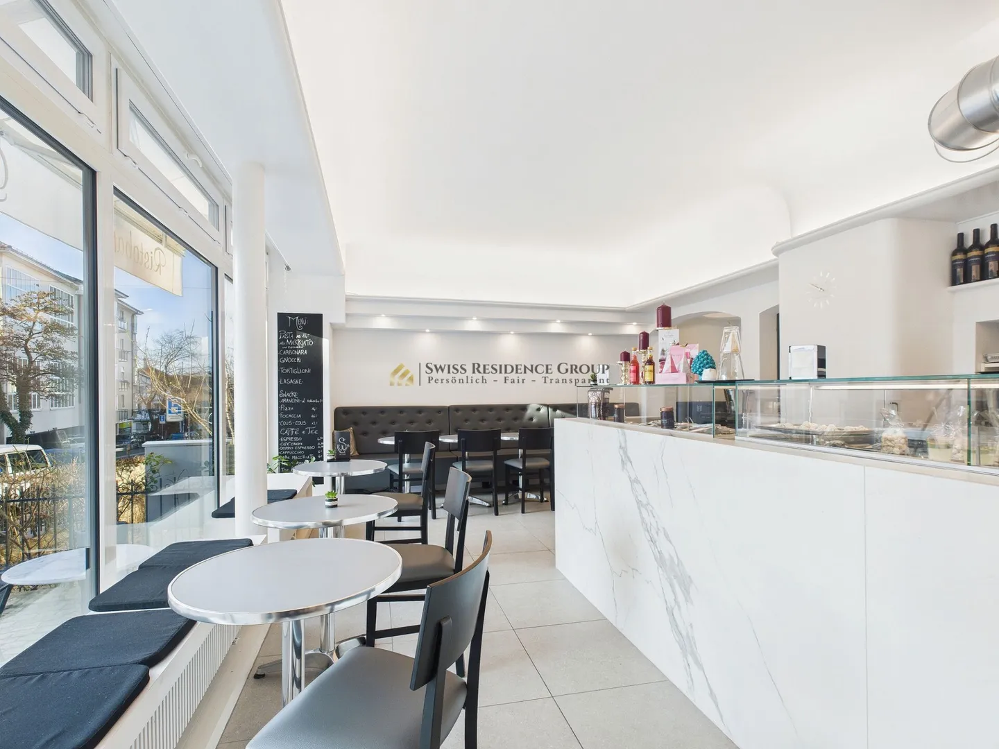 Ready-to-use gastronomy space with terrace in excellent Zurich location - Photo 2 of 12