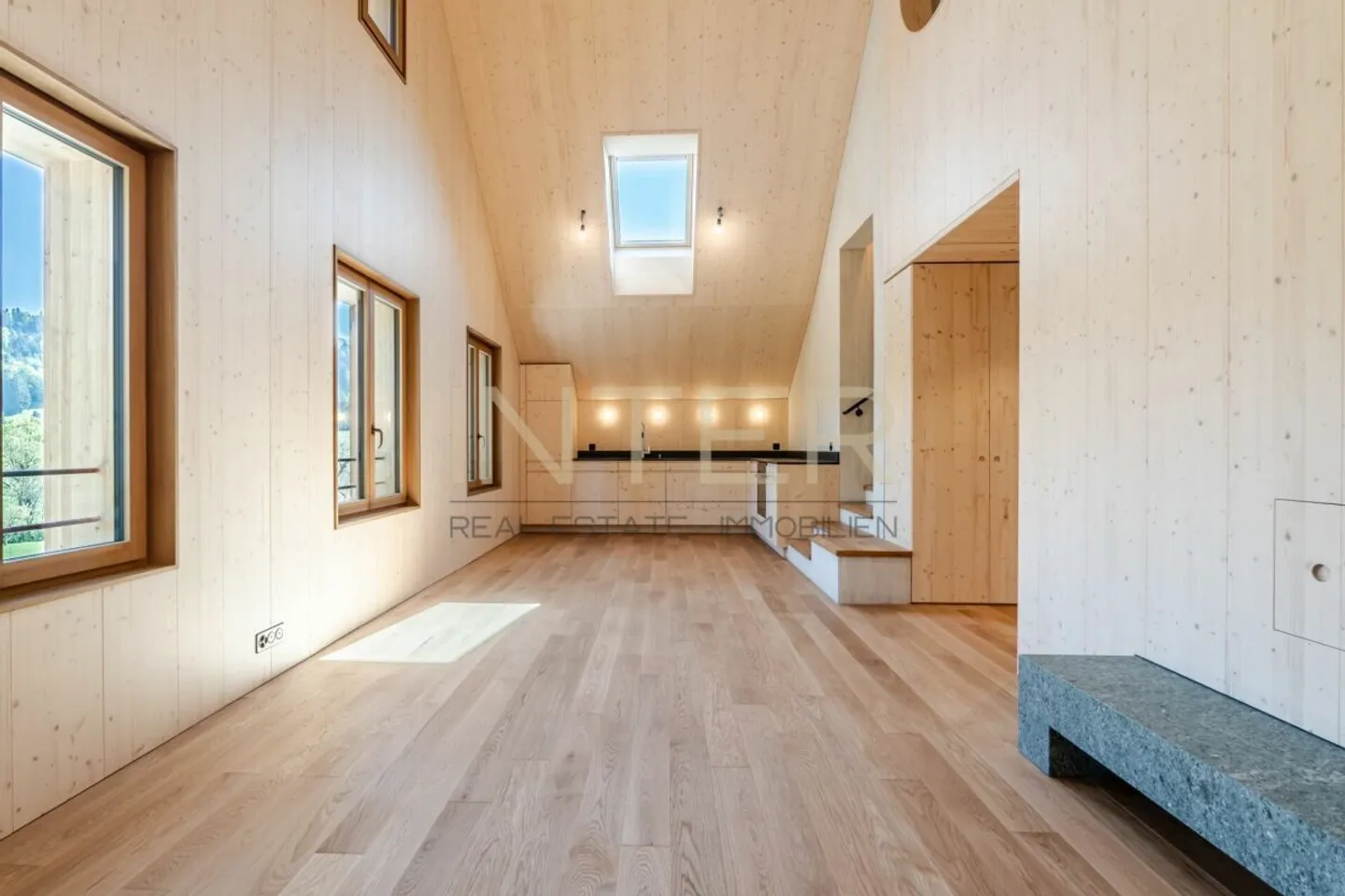 Première occupation à Risch : Maisonette exclusive de 4,5 pièces avec galerie, cheminée et deux loggias - Photo 1 sur 30