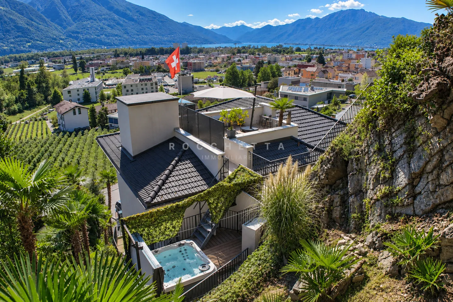 Lifestyle with a view – exclusive penthouse in Gordola - Photo 2 of 15