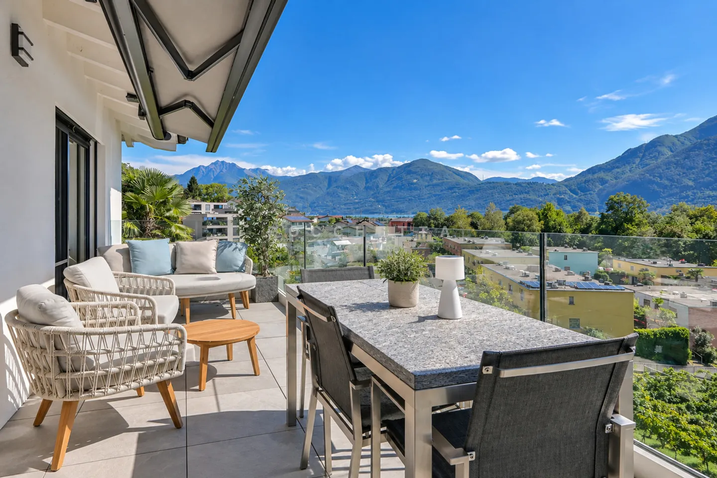 Lifestyle with a view – exclusive penthouse in Gordola - Photo 4 of 15