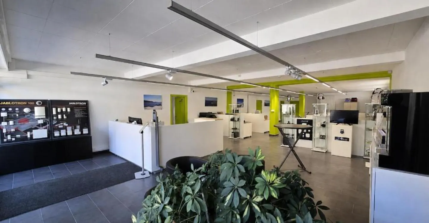 Werkstatt und Büros mit Lagerfläche 427m2 in Conthey - Foto 1 von 7