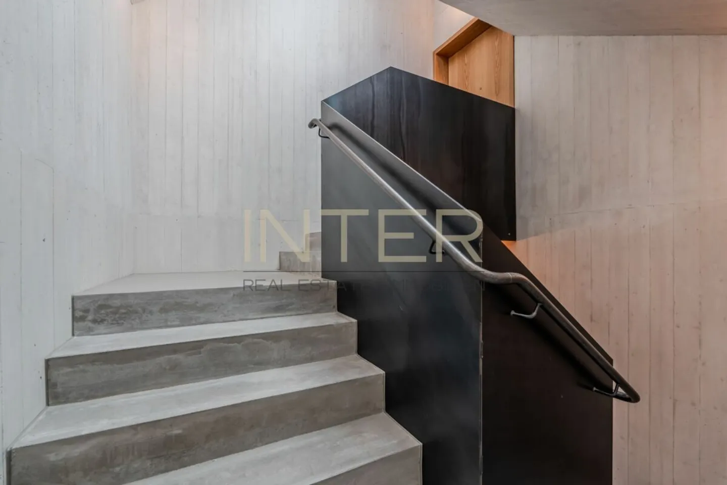 Première occupation à Risch : Maisonette exclusive de 4,5 pièces avec galerie, cheminée et deux loggias - Photo 18 sur 30