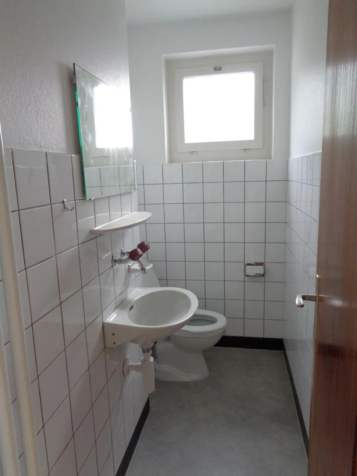 Appartement moderne avec balcon - Photo 3 sur 13