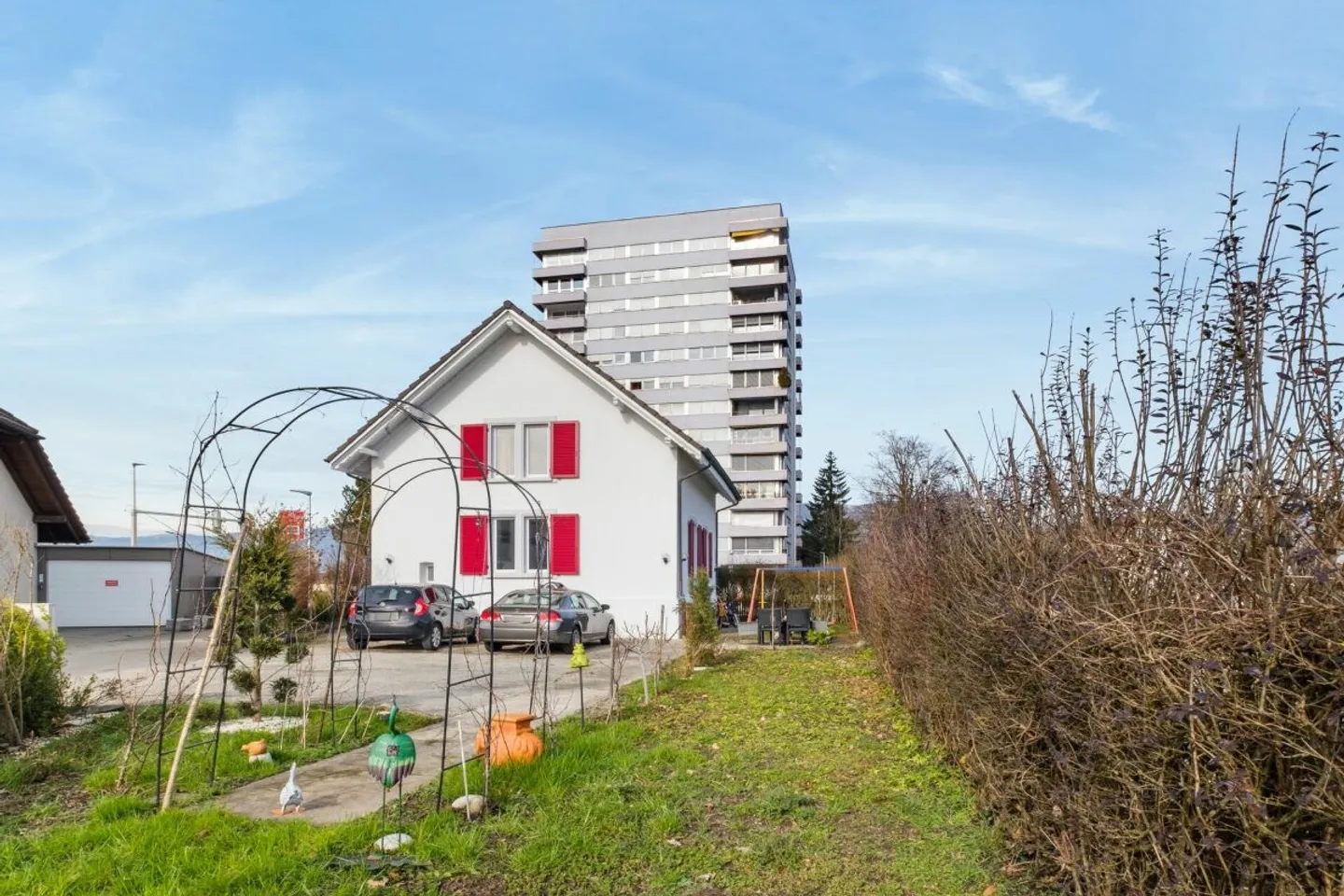 Charmantes Familienhaus mit Garten - Foto 2 von 10