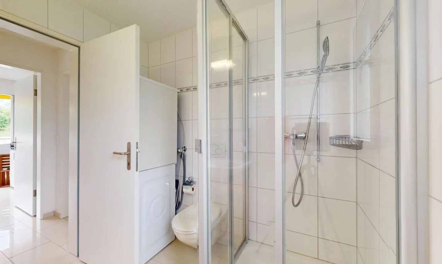 Modern apartment with large balcony - Photo 8 of 13