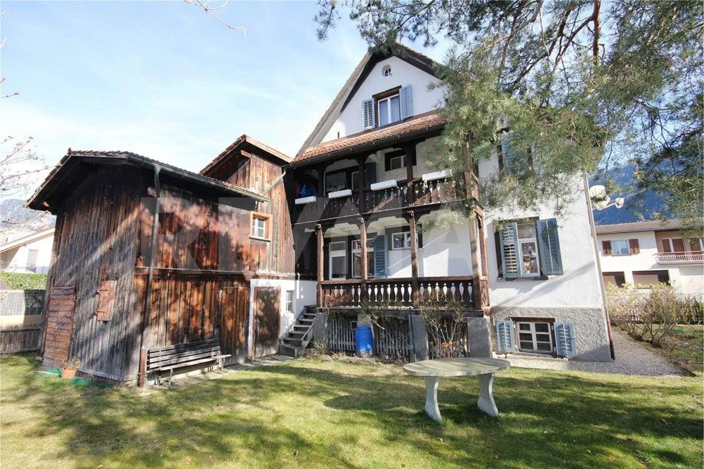 Historisches Dreifamilienhaus mit Charme und Potenzial - Foto 2 von 9
