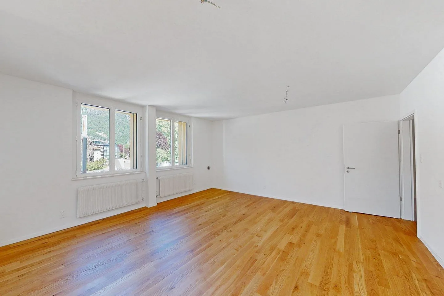 Bright office with a view of Piazza del Sole - the first two rents are free! - Photo 1 of 7